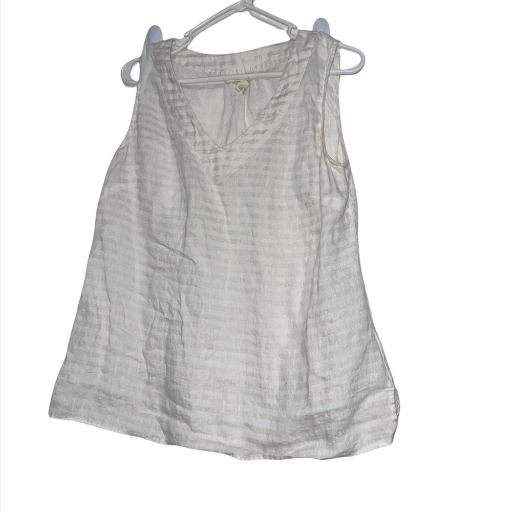 Lucy & Laurel White Sleeveless V-Neck Tank Top